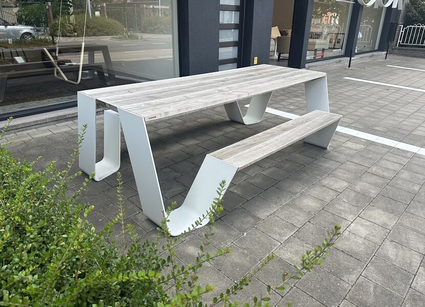 Extremis- Hopper tafel 240cm -6 personen -30%