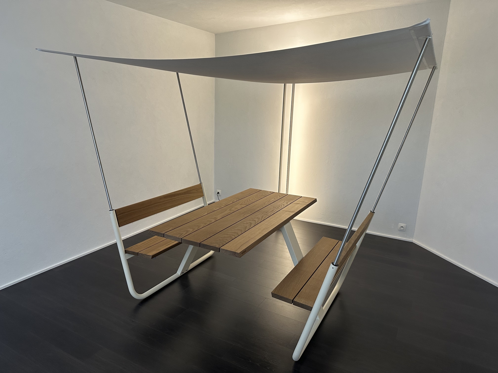 Extremis- Manille picnic outdoor tafel