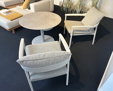 Tribu-low dining T-table met 2 lounge armstoelen - 50%