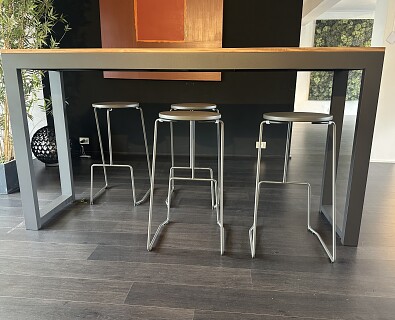 Bastalpe-Extremis-Bartafel Cubrick met 4 barkrukken Tiki -60%