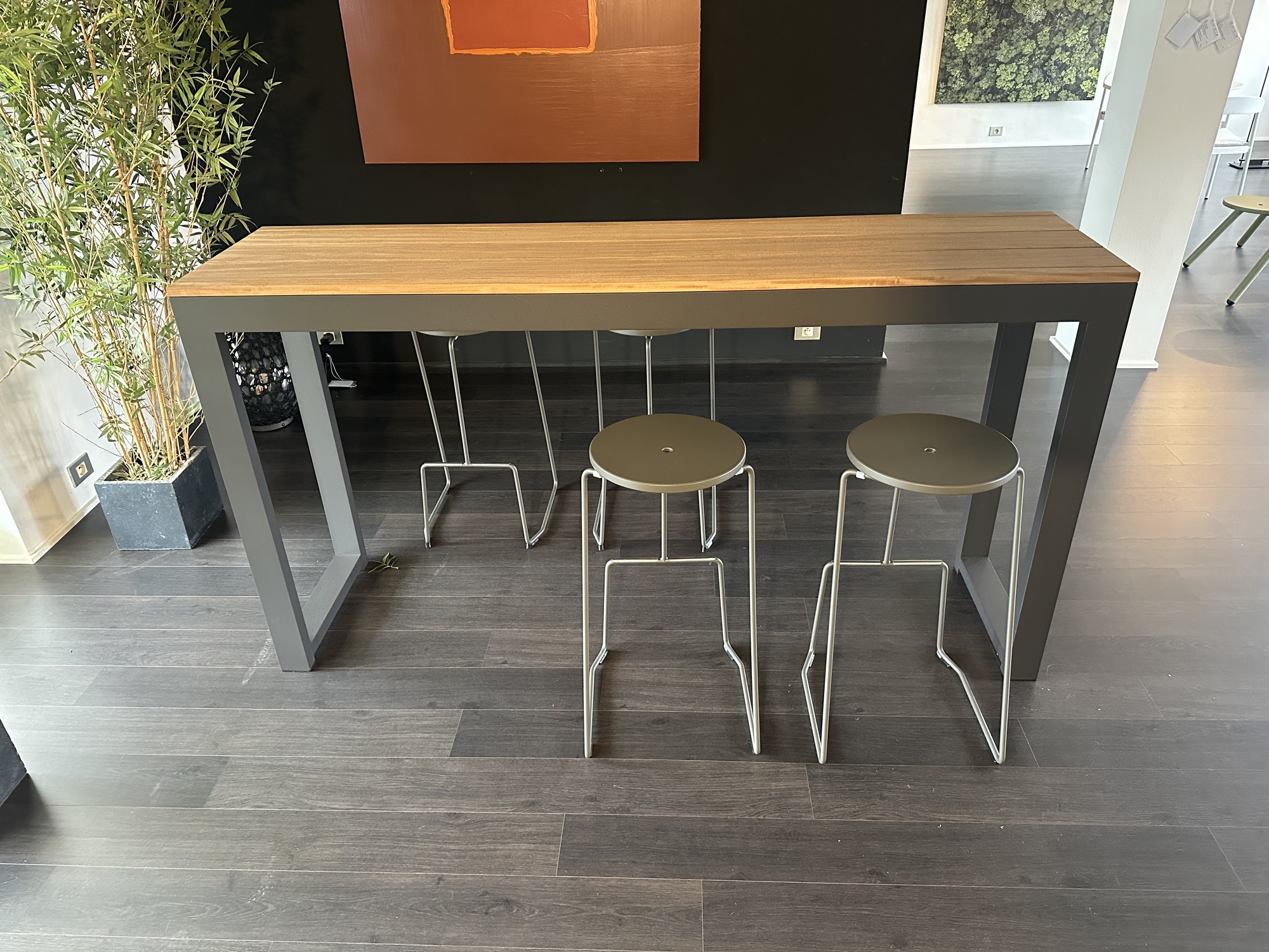 Bastalpe-Extremis-Bartafel Cubrick met 4 barkrukken Tiki