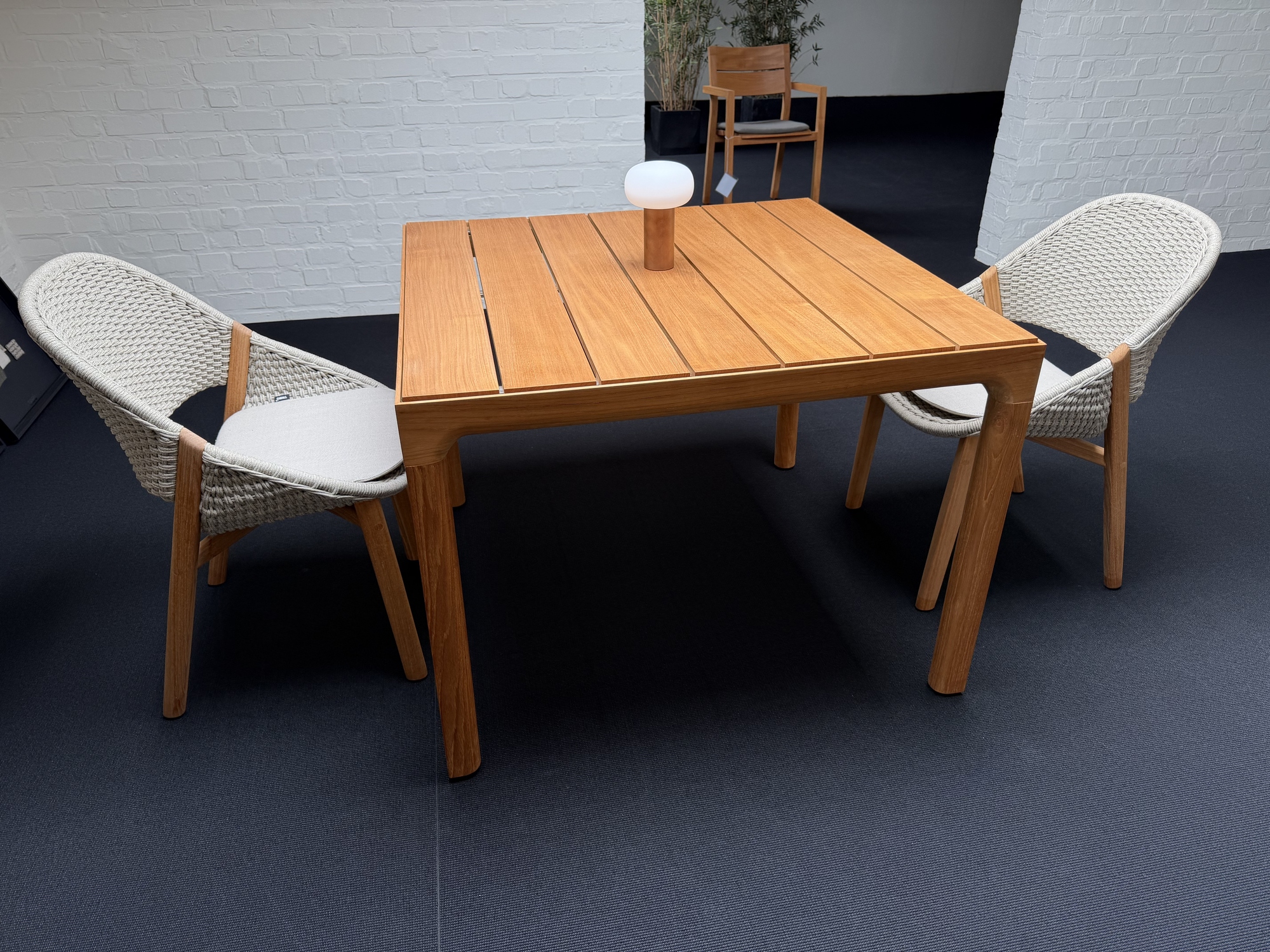 Tribu-Illum eettafel teak met 2 stoelen Elio