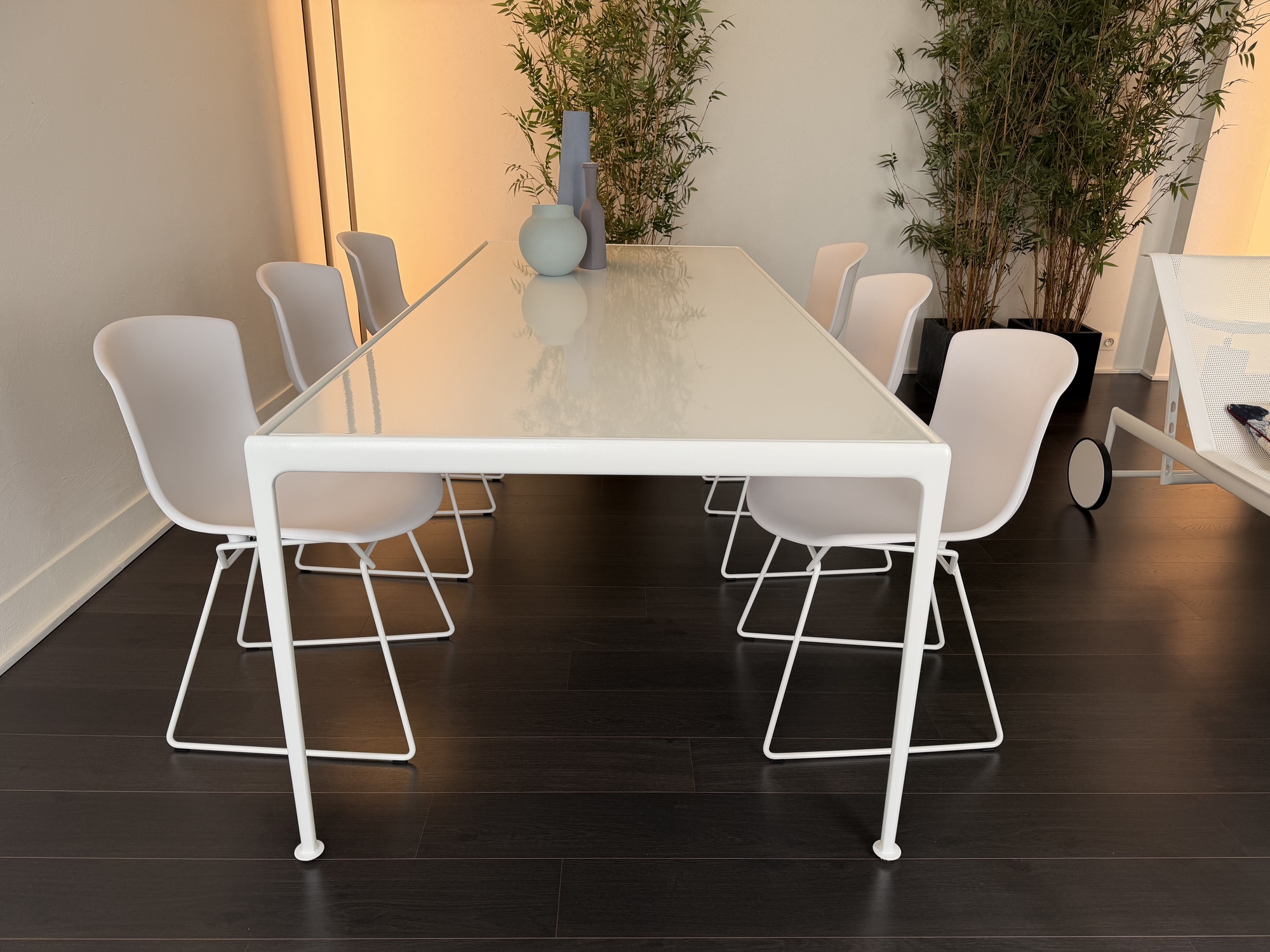 Knoll-outdoor tafel Richard Schultz 1966 met 6 Bertoia plastic chairs