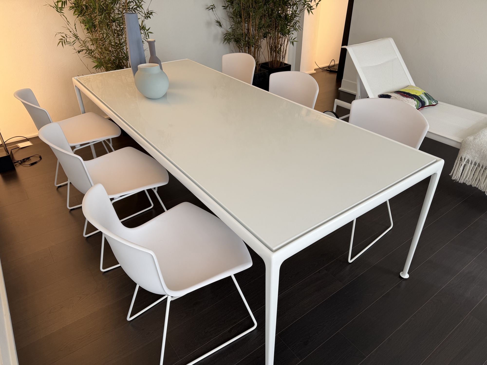 Knoll-outdoor tafel Richard Schultz 1966 met 6 Bertoia plastic chairs