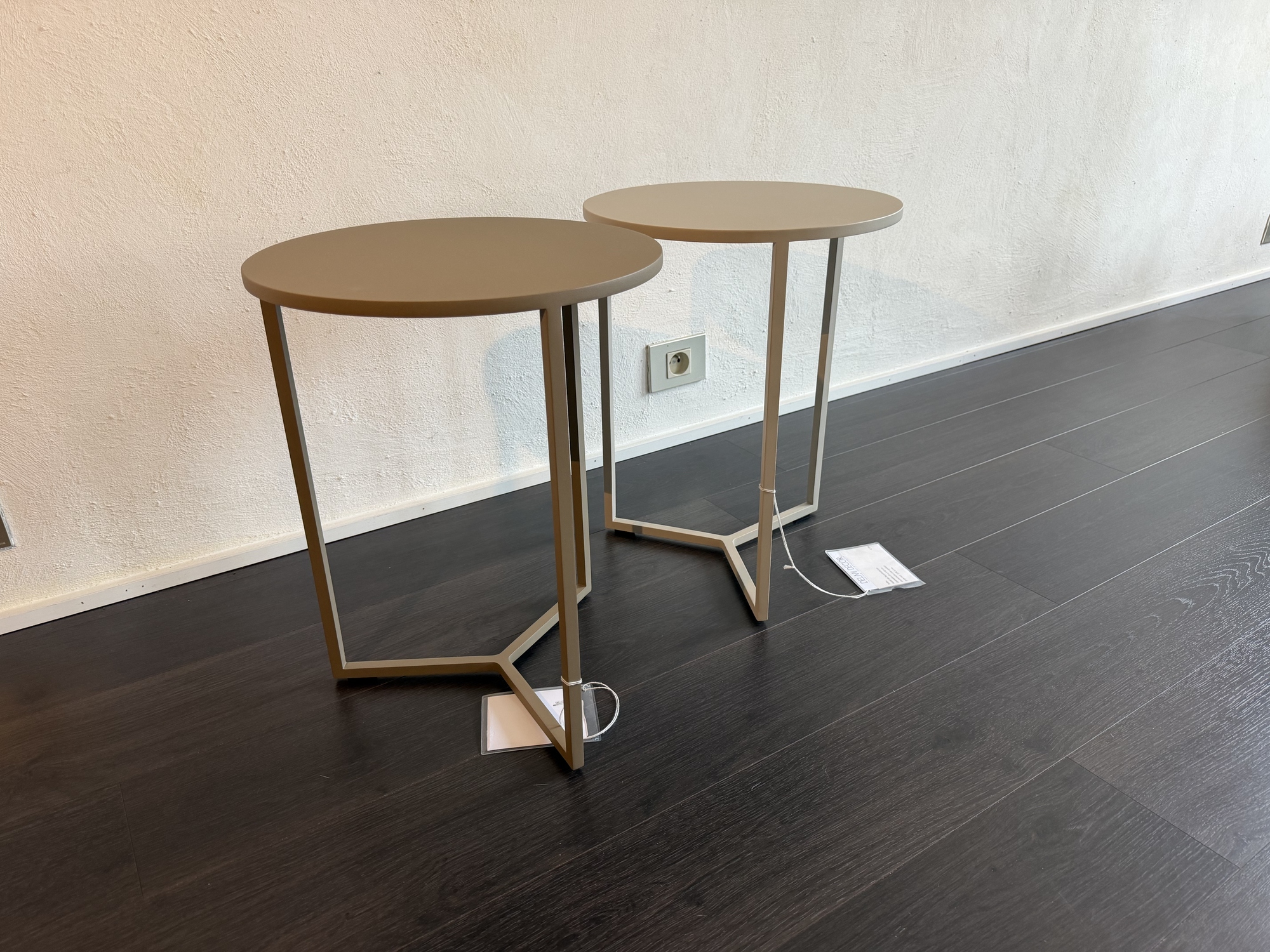 Tribu-Natal Alu bijzettafel poederlak