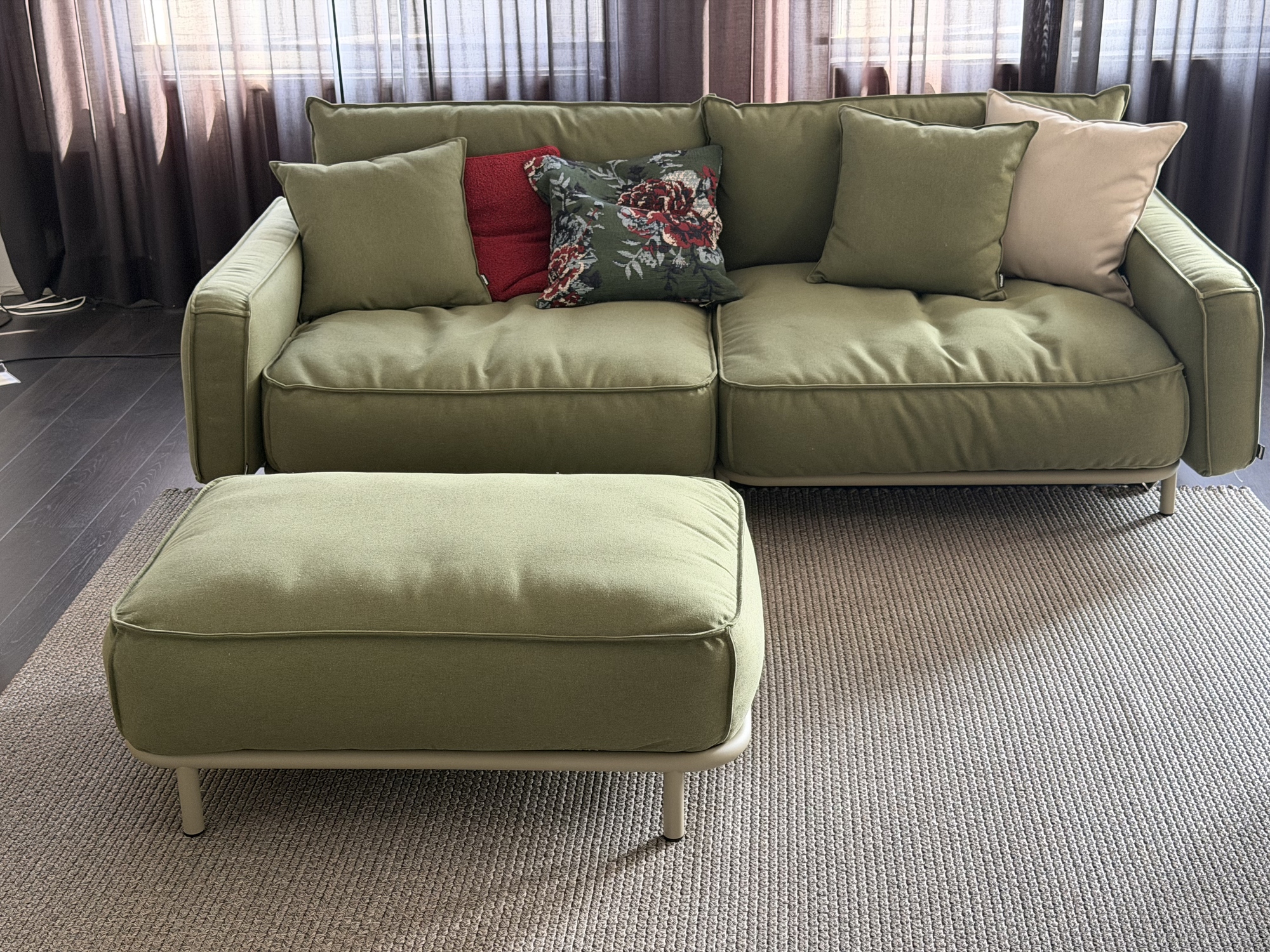 Wunder-The lounge zetel met poef in Sunbrella green