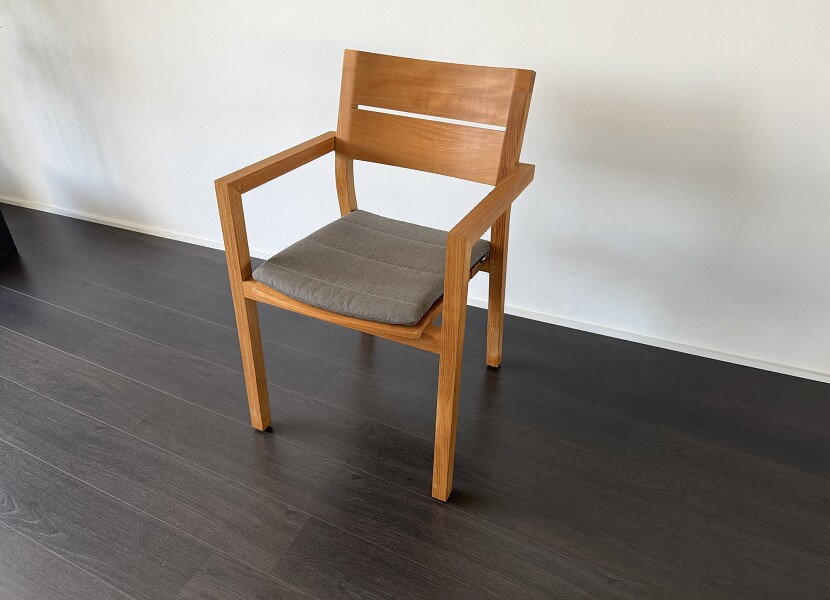 Tribu-Kos teak armstoel met zitkussen -70%