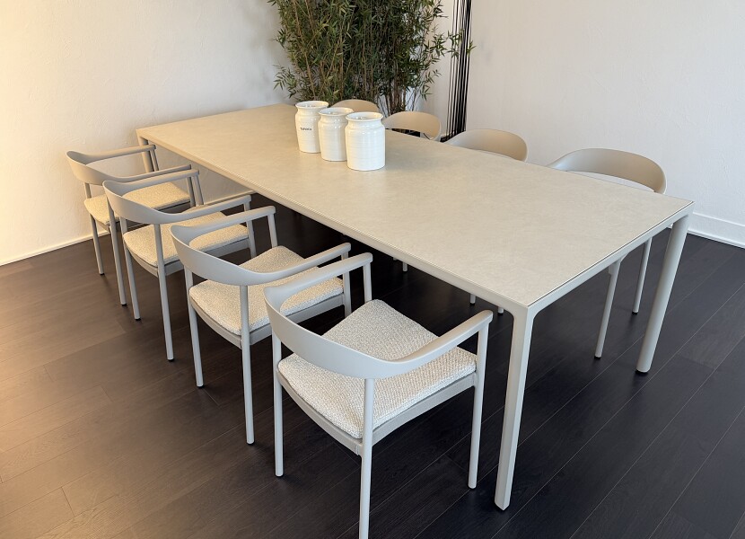 Tribu- tafel Illum keramiek met 8 stapelbare stoelen (267cmx100cm) -  40%