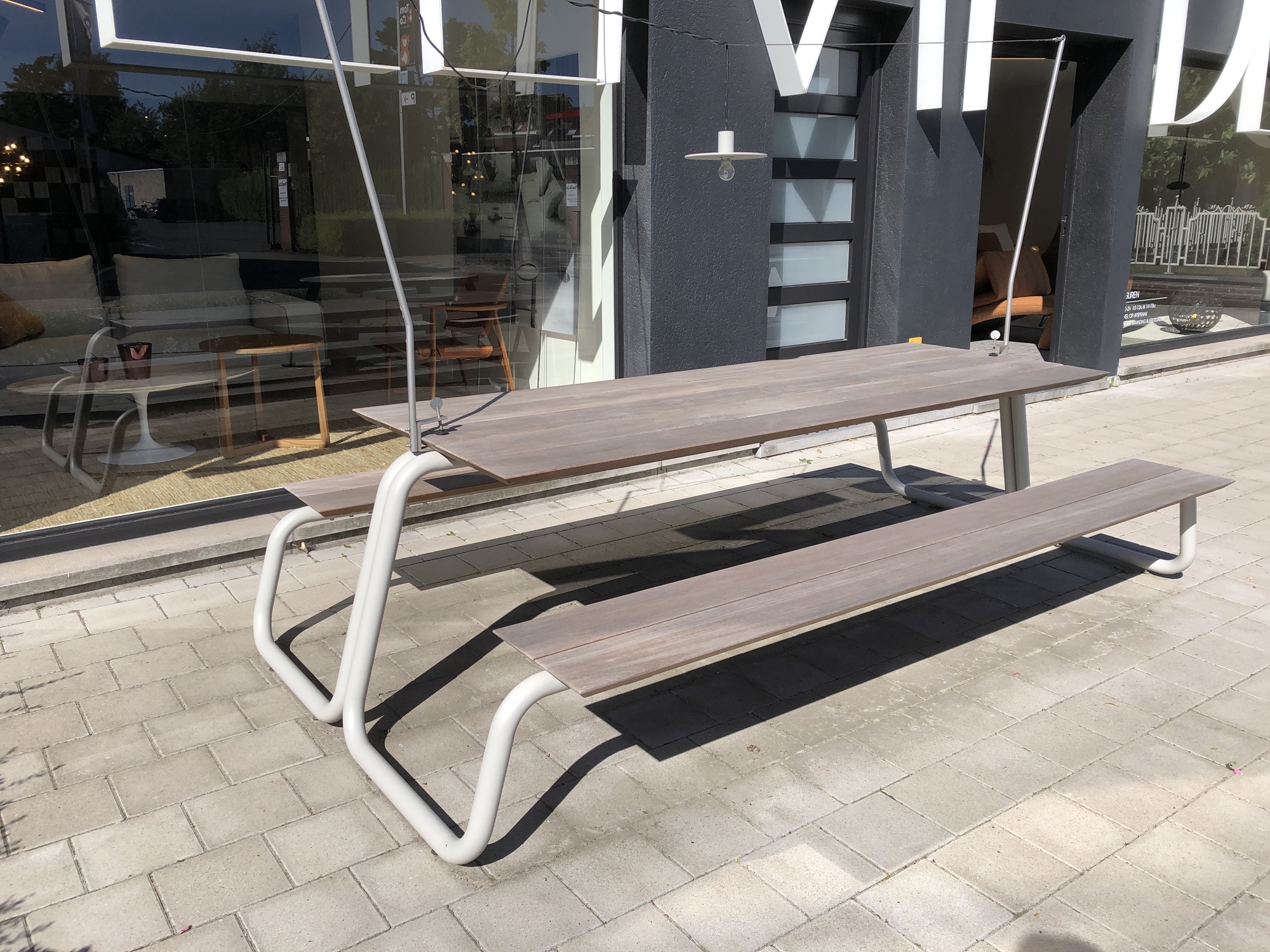 Wunder-The table