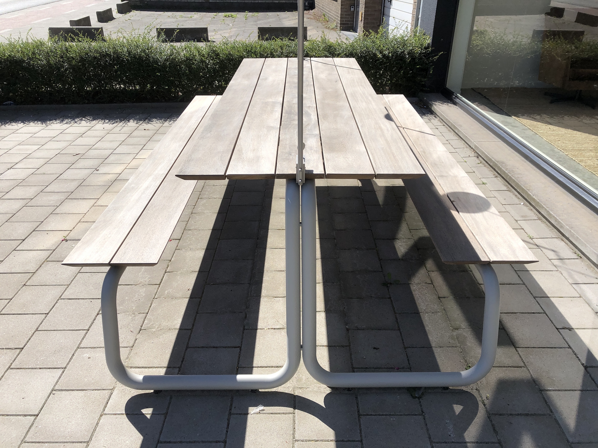 Wunder-The table