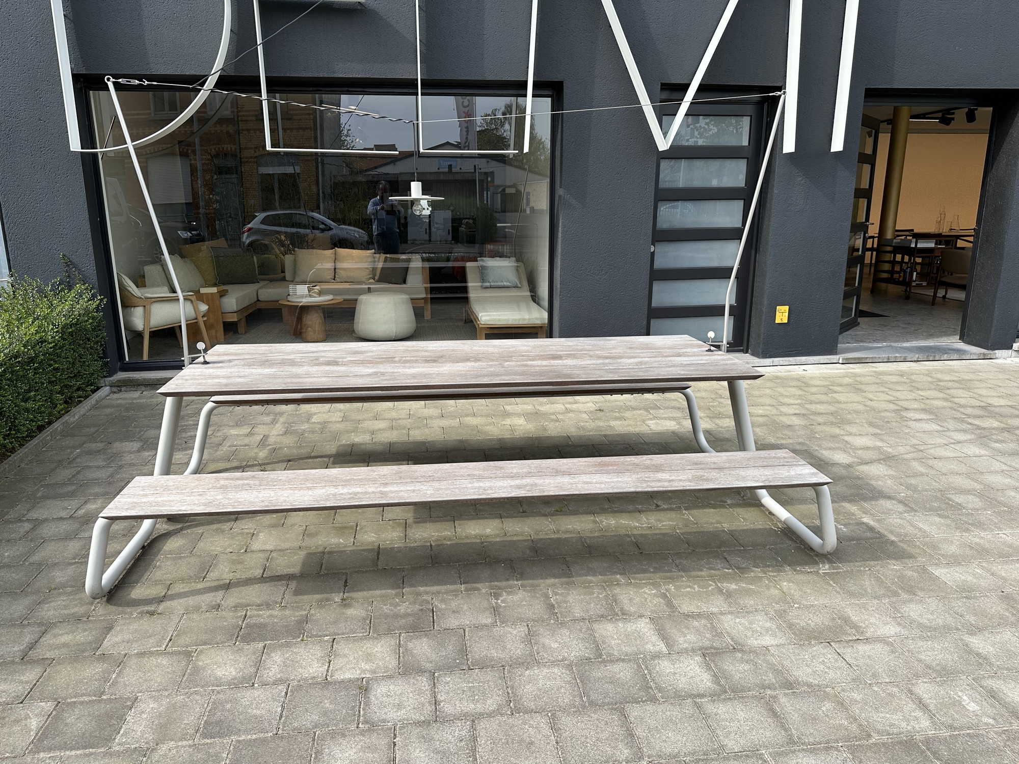Wunder-The table