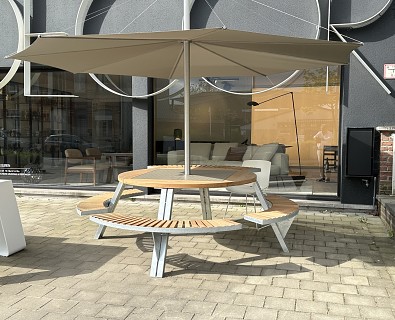 Extremis- Gargantua Picnic tafel met parasol -20% !
