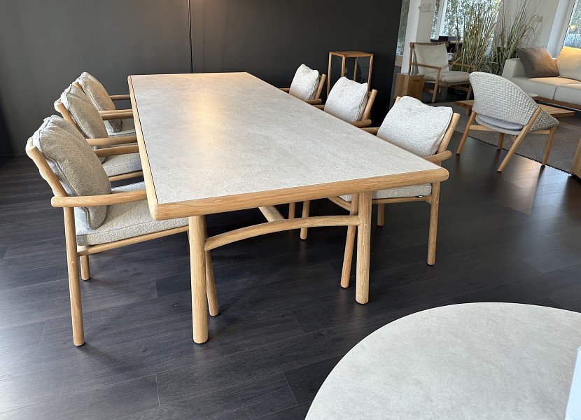 Tribu-Ukiyo eettafel met 6 armstoelen -35%