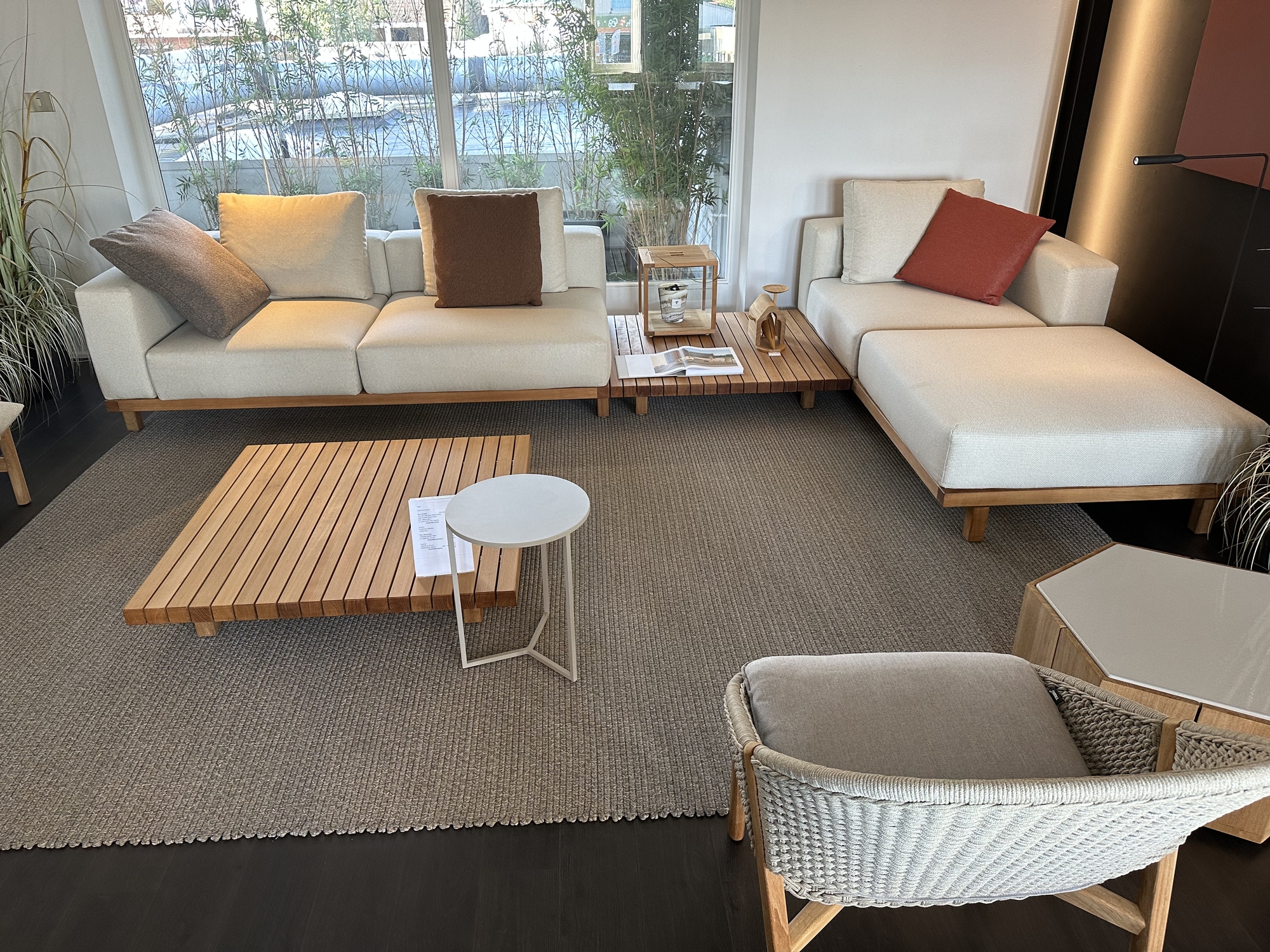 Tribu-Vis à Vis hoeksalon met 2 salontafels