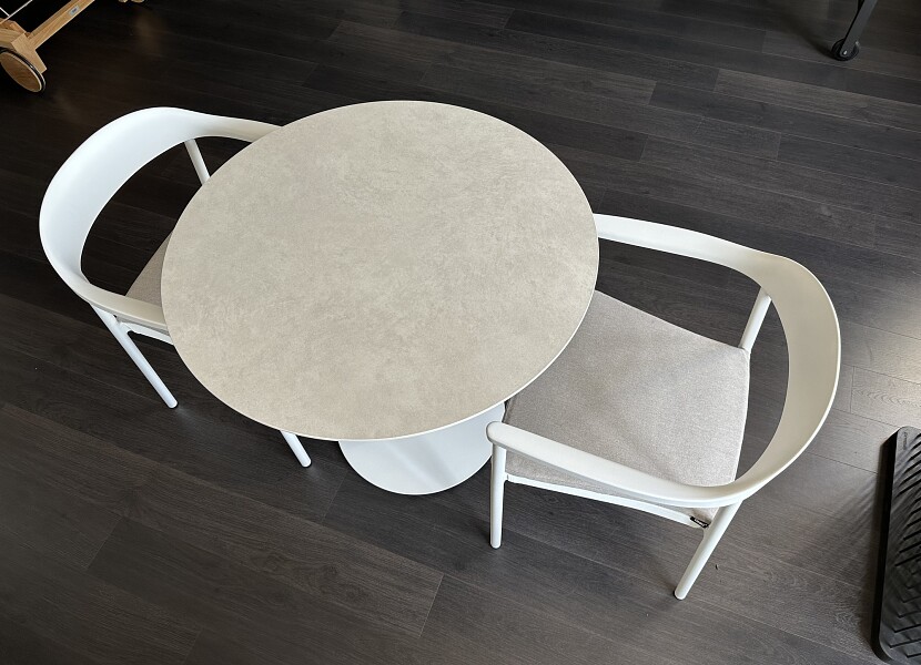 Tribu-ronde T-Table ceramic met 2 armstoelen - 55%