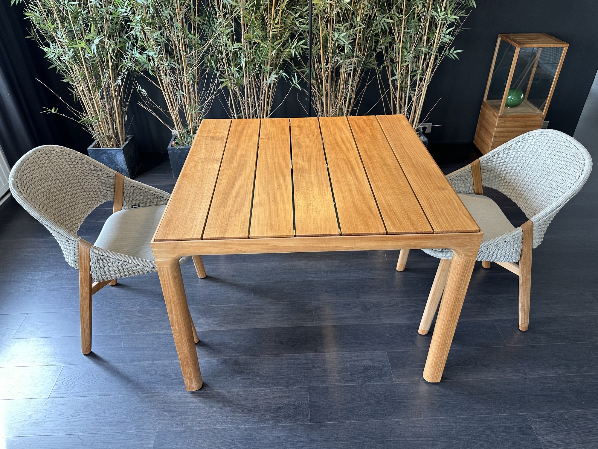 Tribu-Illum eettafel teak met 2 stoelen Elio