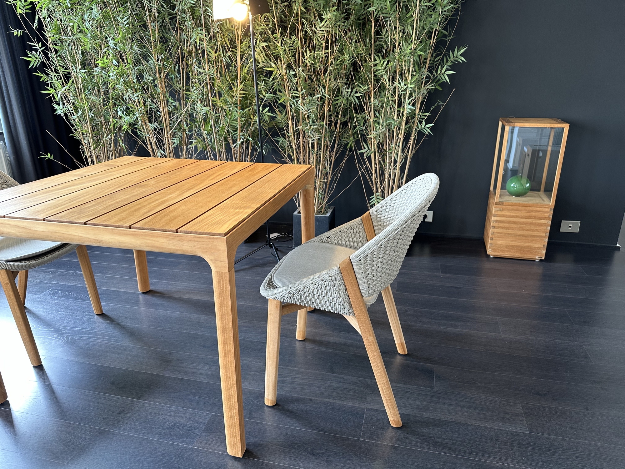 Tribu-Illum eettafel teak met 2 stoelen Elio