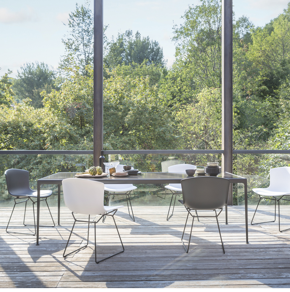 Knoll-outdoor tafel Richard Schultz 1966 met 6 Bertoia plastic chairs
