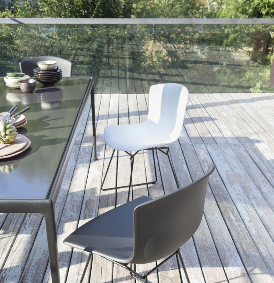 Knoll-outdoor tafel Richard Schultz 1966 met 6 Bertoia plastic chairs